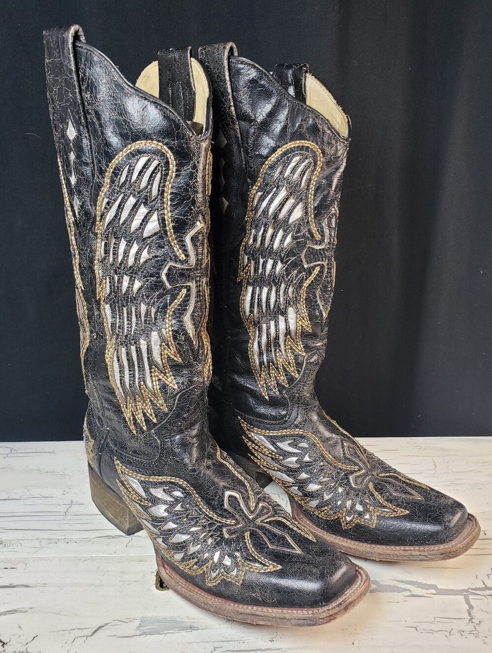 Corral Vintage Cross & Wings Cowboy Boots with Silver Inlay - size 6.5B